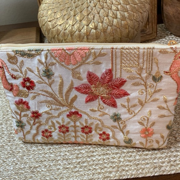 NWOT -Loving to Buy - India Inspired Embroidered Bag - Picture 2 of 3